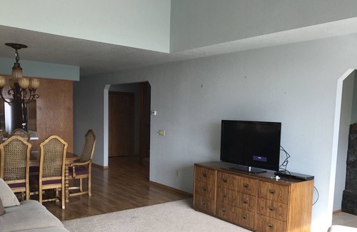 Kenai House | Beautiful getaway located on the bluff with the ocean as your backyard!