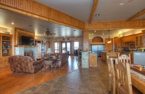 Sanger House | Beautiful Getaway With Pool/Hot Tub/Fishing Pond on Lake Ray Roberts