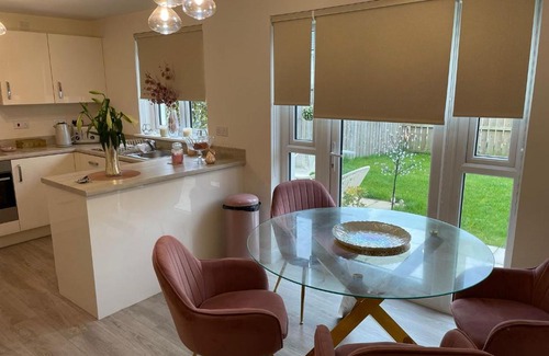 East Kilbride Apartment | Beautiful Glasgow Home