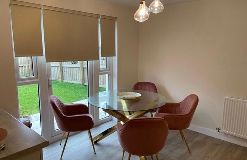 East Kilbride Apartment | Beautiful Glasgow Home
