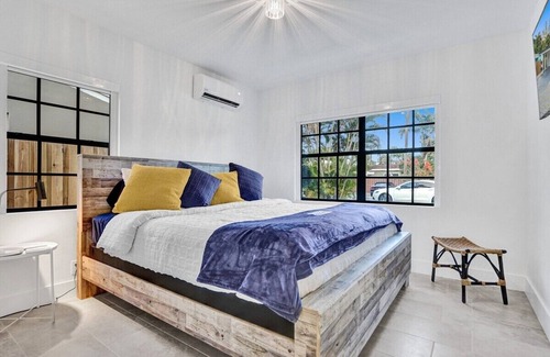 Middle River Terrace House | Beautiful Golden palace house, 2 bdrs
