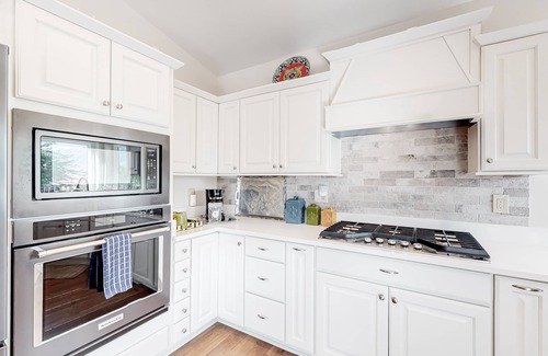 Saddlebrooke House | Beautiful Golf Course Home w/Mtn Views, Gas Grill, Shared Pool/Hot Tub - Dog OK