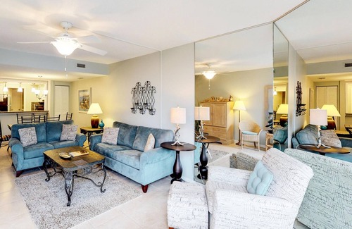 Hilton Head Island Condo | Beautiful Ground-Floor Condo on Coast with Shared Pool, Tennis & Hot Tub