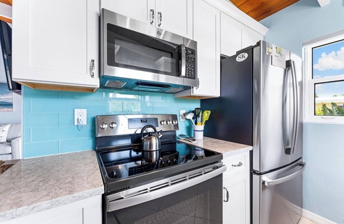 Siesta Key Condo | Beautiful Ground Floor 1bed/1.5 Bath Condo with Pool and Beach Access!