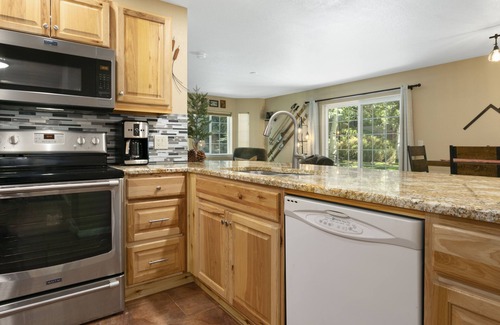 Edwards Condo | Beautiful Ground-level Condo, Hot tub, Pool Minutes to Arrowhead Ski Resort