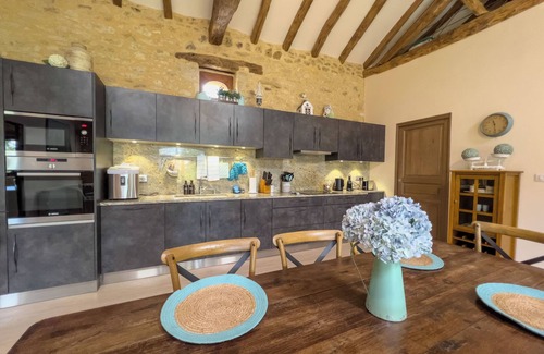 Siorac-en-Perigord Ski Chalet | Beautiful Guesthouse on the Banks of the Dordogne River in a Tranquil Setting