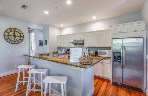 Anna Maria Cottage | Beautiful Guest House Near the Beach with Private Pool!