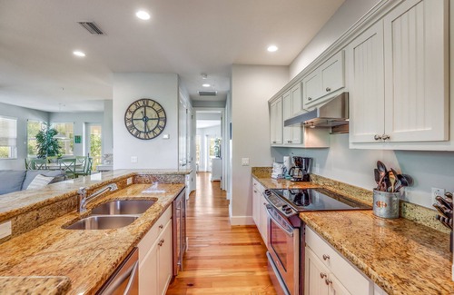 Anna Maria Cottage | Beautiful Guest House Near the Beach with Private Pool!