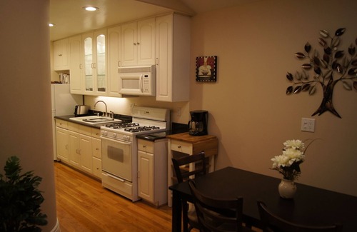 Sherman Heights House | Beautiful Guest House. Minutes. to DT, Conv Center, Zoo, Coronado, Airport.