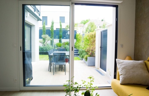 Orgeval Bed & Breakfast | ⭐Beautiful guest room with garden and jacuzzi⭐
