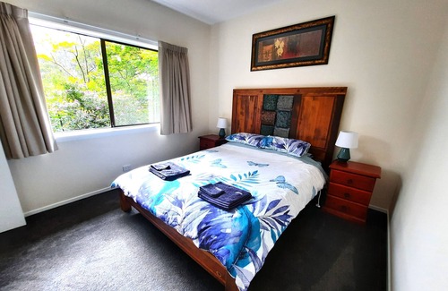 Kalorama Bed & Breakfast | Beautiful guesthouse in secluded valley. Kids and pet friendly.