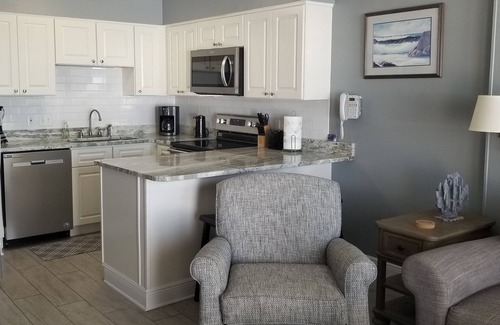 Gulf Shores Condo | Beautiful Gulf Shores AL Beachfront Condo for Rent! Sleeps 4