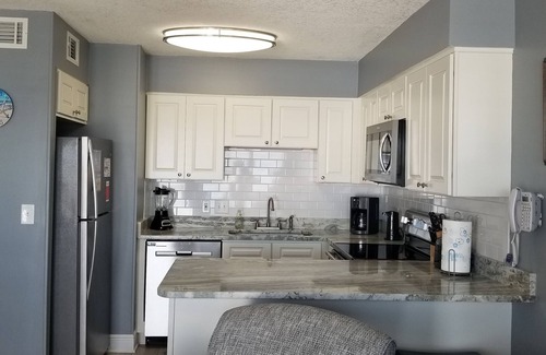 Gulf Shores Condo | Beautiful Gulf Shores AL Beachfront Condo for Rent! Sleeps 4