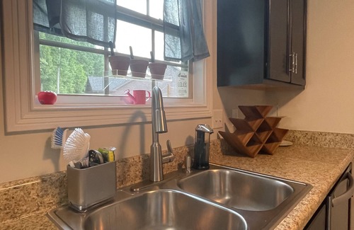 Clarksville House | Beautiful, handicapped accessible & dog friendly home close to Ft. Campbell.