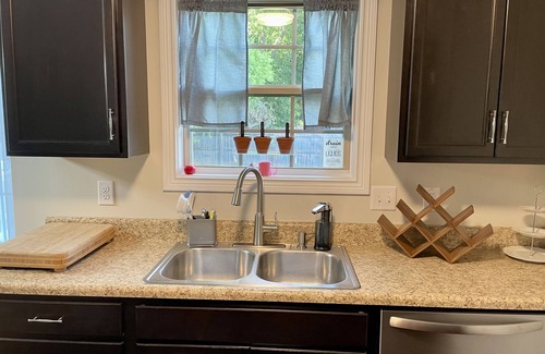 Clarksville House | Beautiful, handicapped accessible & dog friendly home close to Ft. Campbell.