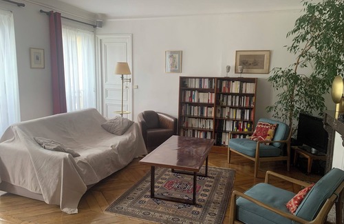 Quartier de Rochechouart Apartment | Beautiful Haussmanian apt in Montmartre, near Pigalle