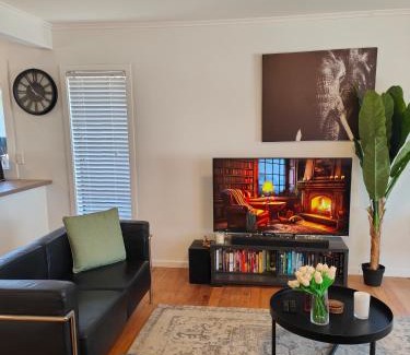 Bishopdale House | Beautiful haven near airport!