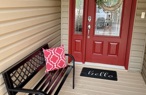 Hendersonville House | Beautiful Hendersonville an Adorable bright 3bdrm home 1.3 miles from downtown