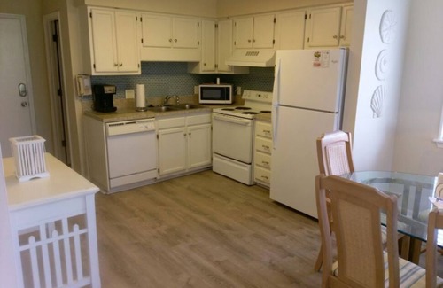 Folly Field Villa | Beautiful, Hilton Head Island 2BR/2BA Villa. 100 Yards from the Atlantic Ocean!