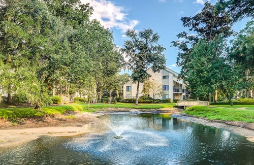 Hilton Head Island Condo | Beautiful Hilton Head Home Close to Beach w/Fast WiFi, Central AC, & Shared Pool