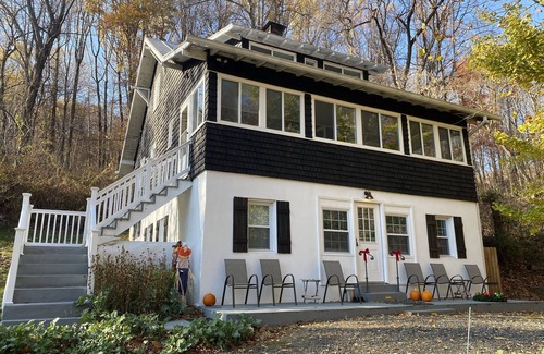 Linden House | Beautiful historic 1916 Farmhouse and Country Home in the Blue Ridge Mountains