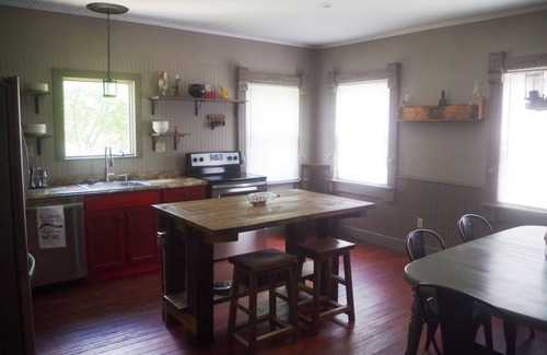Hermann House | Beautiful historic 3 bed 3 bath Guest House w old stone wine cellar!