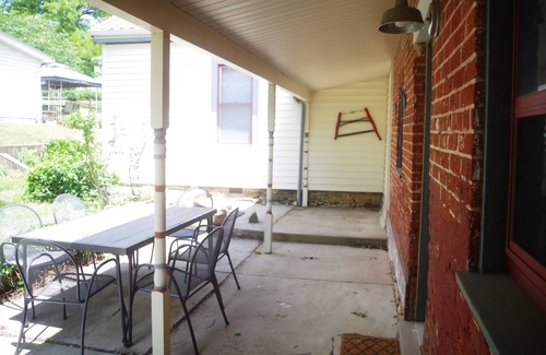 Hermann House | Beautiful historic 3 bed 3 bath Guest House w old stone wine cellar!