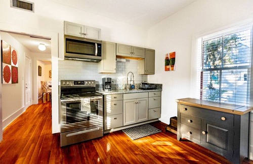Gainesville Apartment | Beautiful Historic Downtown Apt - Walk Everywhere
