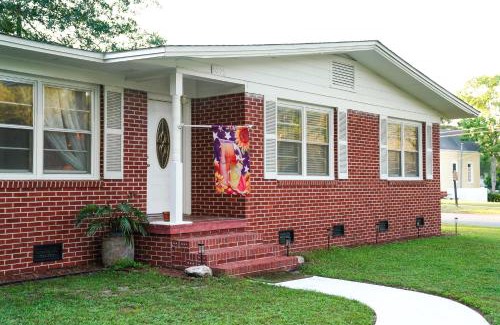 Milton House | Beautiful Historical Oasis Downtown Riverwalk