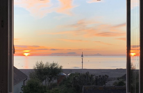 Benerville-sur-Mer House | Beautiful house with large south facing garden, on the beach in Deauville