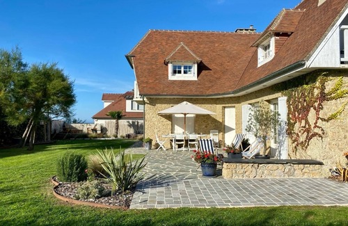 Benerville-sur-Mer House | Beautiful house with large south facing garden, on the beach in Deauville