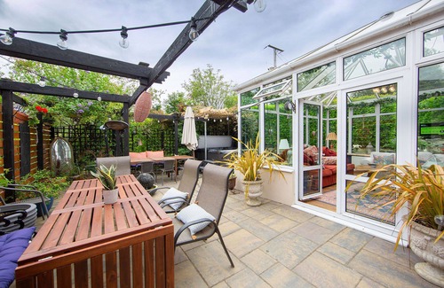 Downpatrick Apartment | Beautiful holiday home close to Strangford Lough with fabulous private hot tub.