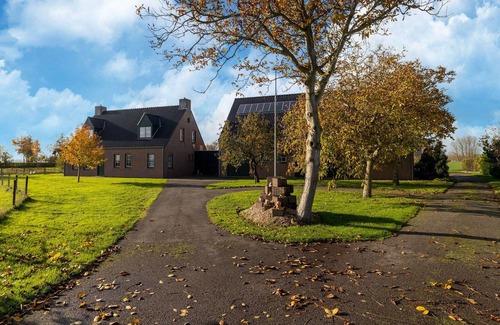 Sint Kruis House | Beautiful holiday home in Sint Kruis with garden