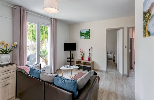 Roquebrun House | Beautiful holiday home in Roquebrun with swimming pool
