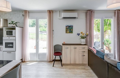 Roquebrun House | Beautiful holiday home in Roquebrun with swimming pool
