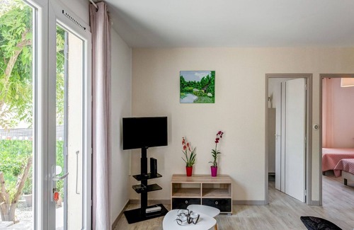 Roquebrun House | Beautiful holiday home in Roquebrun with swimming pool