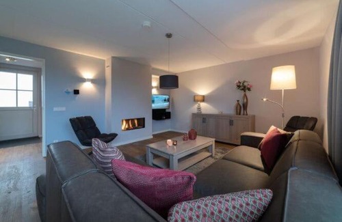 Colijnsplaat House | Beautiful holiday home in Colijnsplaat with garden