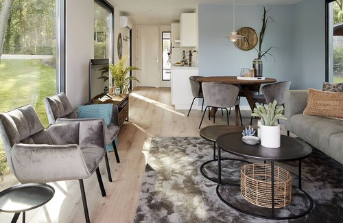 Maasbree House | Beautiful holiday home above the water, in a holiday park in Limburg