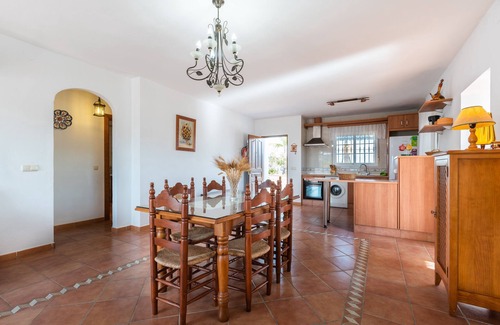 Coin House | Beautiful Holiday Home “Chalet andaluz Los Alberos” with Mountain View