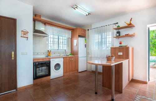 Coin House | Beautiful Holiday Home “Chalet andaluz Los Alberos” with Mountain View