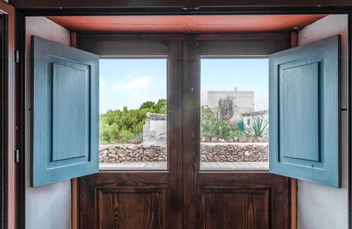 La Oliva House | Beautiful Holiday Home “Casa del Cuartel I” with Wi-Fi, Terrace & Courtyard