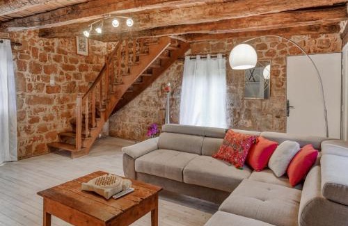 Teillots House | Beautiful holiday home with pool in Teillots