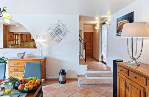 La Colle-sur-Loup House | Beautiful home in La Colle-Sur-Loup