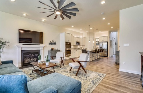 Frankford House | Beautiful Home! 1.5 Miles to the Sands of Bethany Beach - Sleeps 11