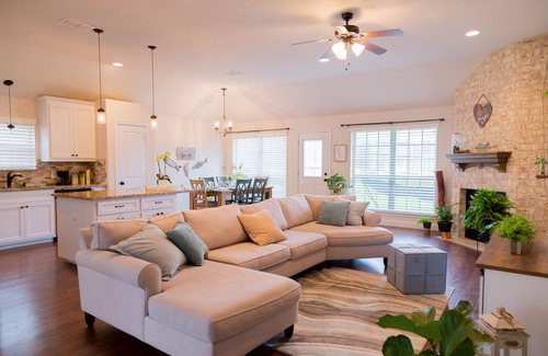 Weatherford House | BEAUTIFUL HOME! 3/2