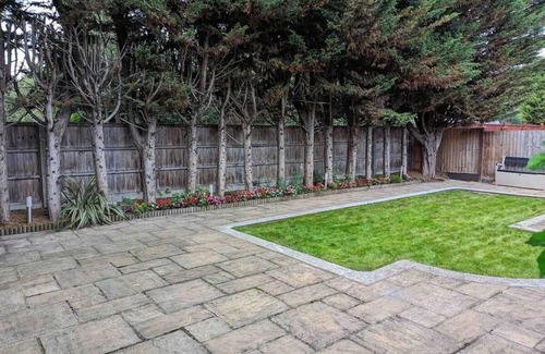 Runnymede House | Beautiful home - 5 mins Virgina Water & 20 mins Chiswick