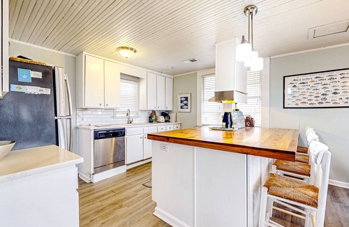 Edisto Island House | Beautiful home across from the sea with balcony & open layout - dog-friendly