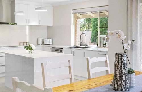 Hillarys House | Beautiful Home away from Home beside the beach