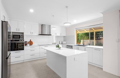 Hillarys House | Beautiful Home away from Home beside the beach