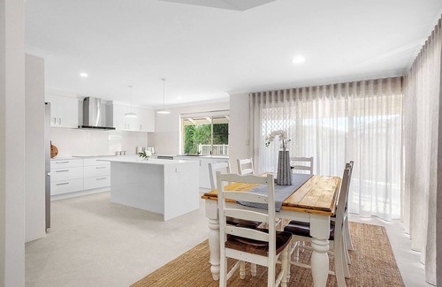 Hillarys House | Beautiful Home away from Home beside the beach